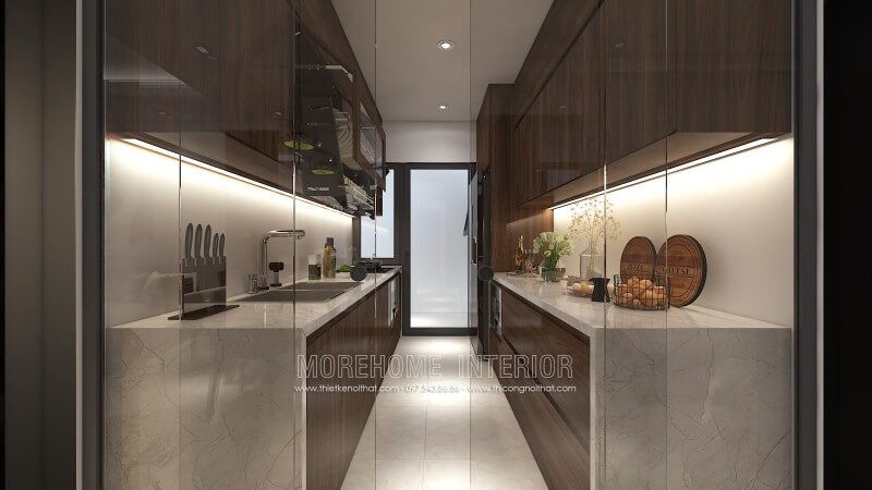 Tủ bếp gỗ Veneer óc chó với màu sắc nâu trầm sang trọng, đá ốp bếp nhân tạo sáng màu được sử dụng tạo điểm nhấn đẹp mang lại sự sang trọng, trẻ trung hơn